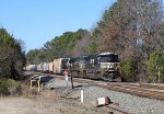 NS 7252 leads train 350 northbound on track 1